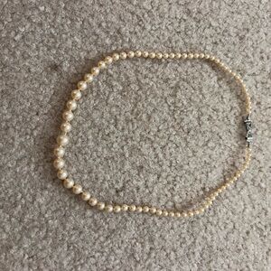 Vintage synthetic pearl necklace.